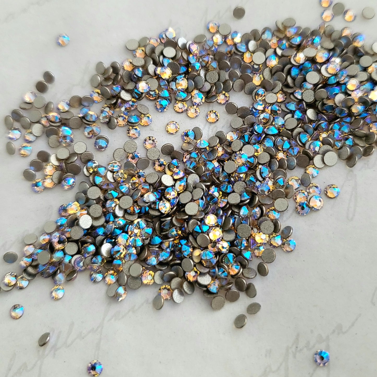 2058 SWAROVSKI Crystal Flatback No-Hotfix - Silk Shimmer