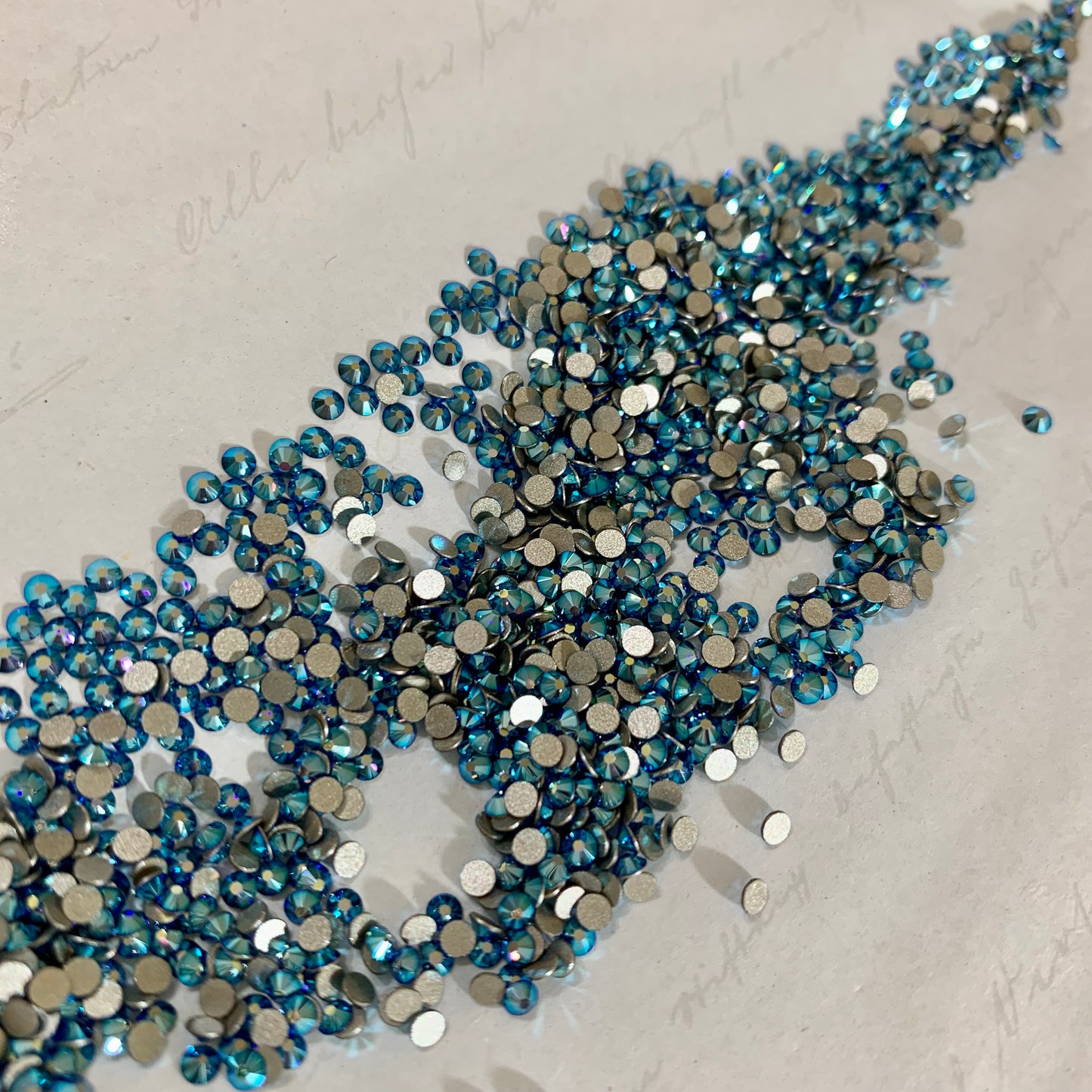 2058 SWAROVSKI Crystal Flatback No-Hotfix - Sapphire AB
