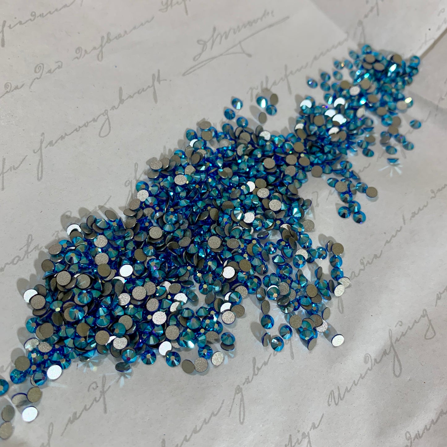 2058 SWAROVSKI Crystal Flatback No-Hotfix - Sapphire AB
